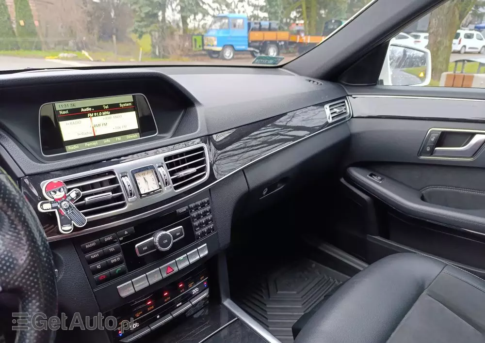 MERCEDES-BENZ Klasa E 220 BlueTEC 9G-TRONIC Avantgarde