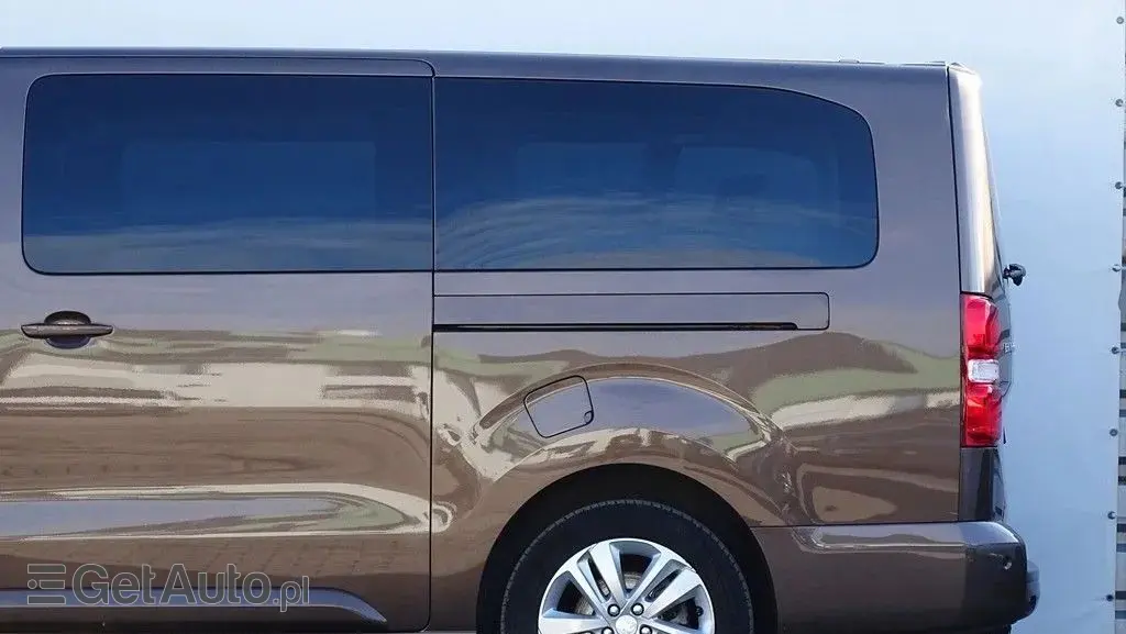 PEUGEOT Traveller 