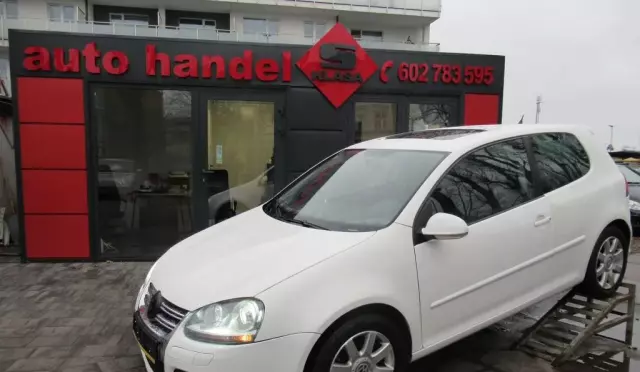 VOLKSWAGEN Golf 