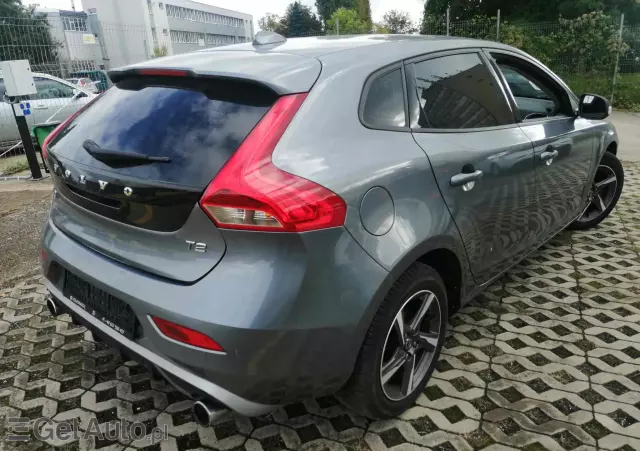 VOLVO V40 T2 Kinetic