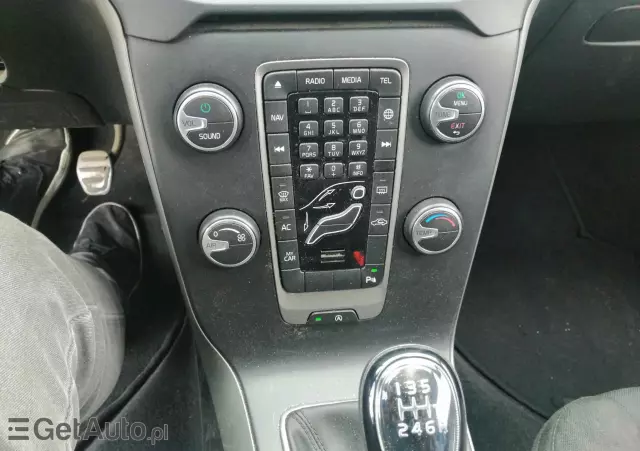 VOLVO V40 T2 Kinetic