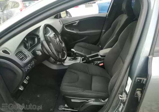 VOLVO V40 T2 Kinetic