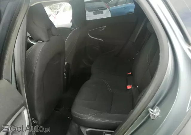 VOLVO V40 T2 Kinetic