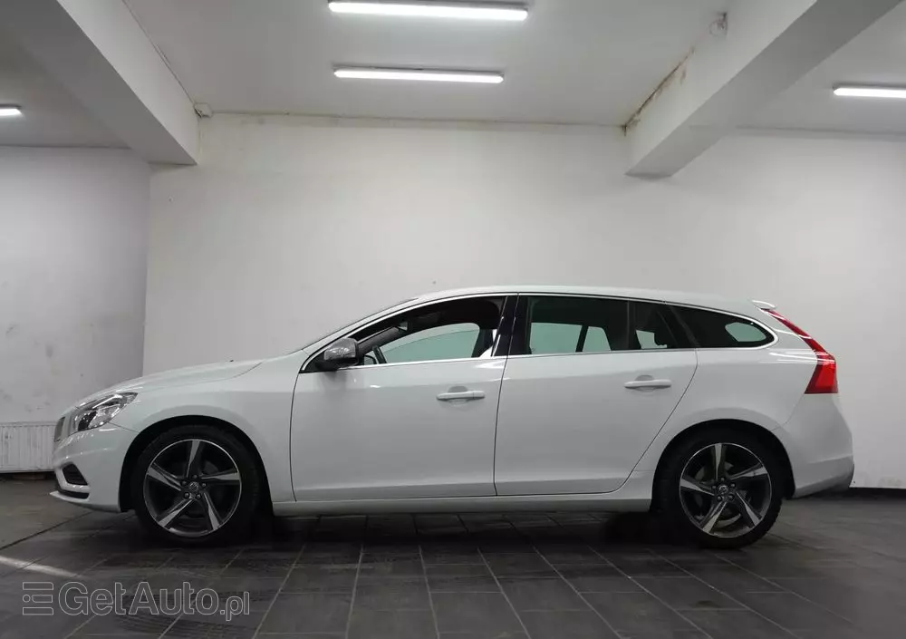 VOLVO V60 D3 R-Design