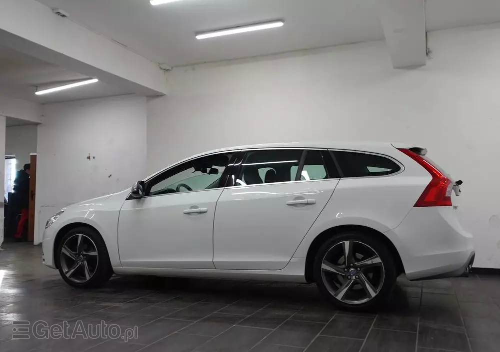 VOLVO V60 D3 R-Design