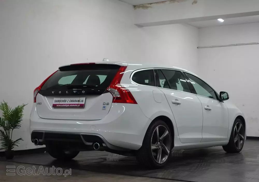 VOLVO V60 D3 R-Design