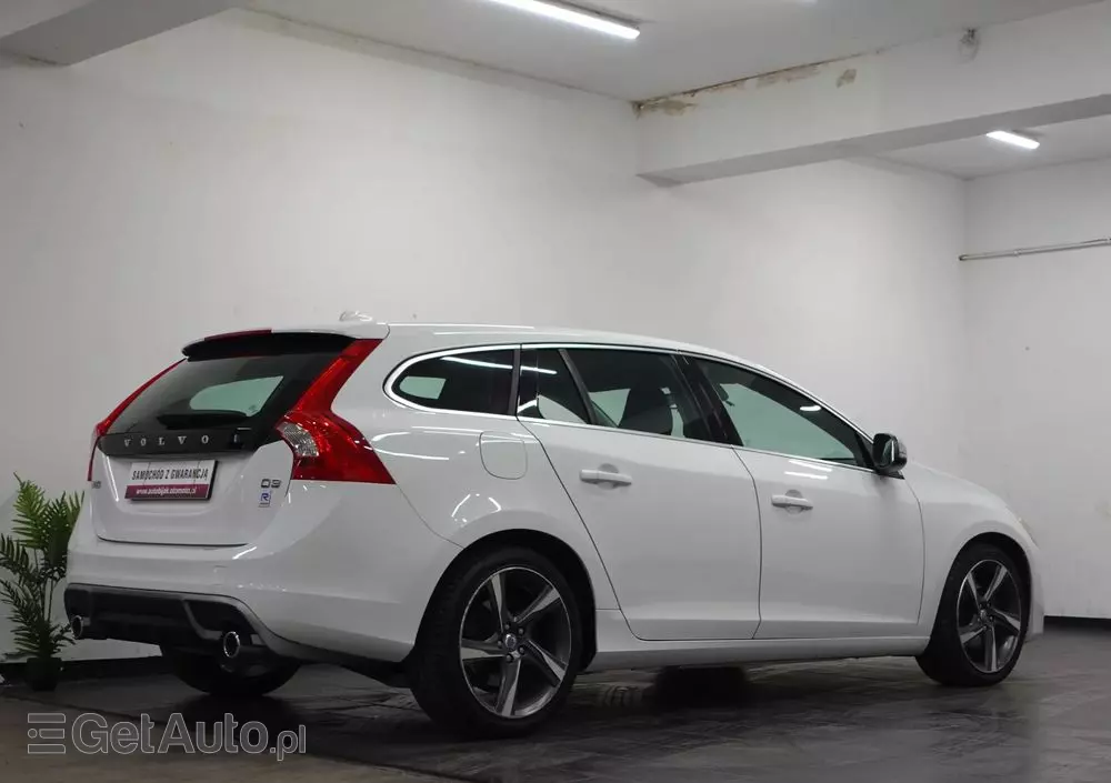 VOLVO V60 D3 R-Design