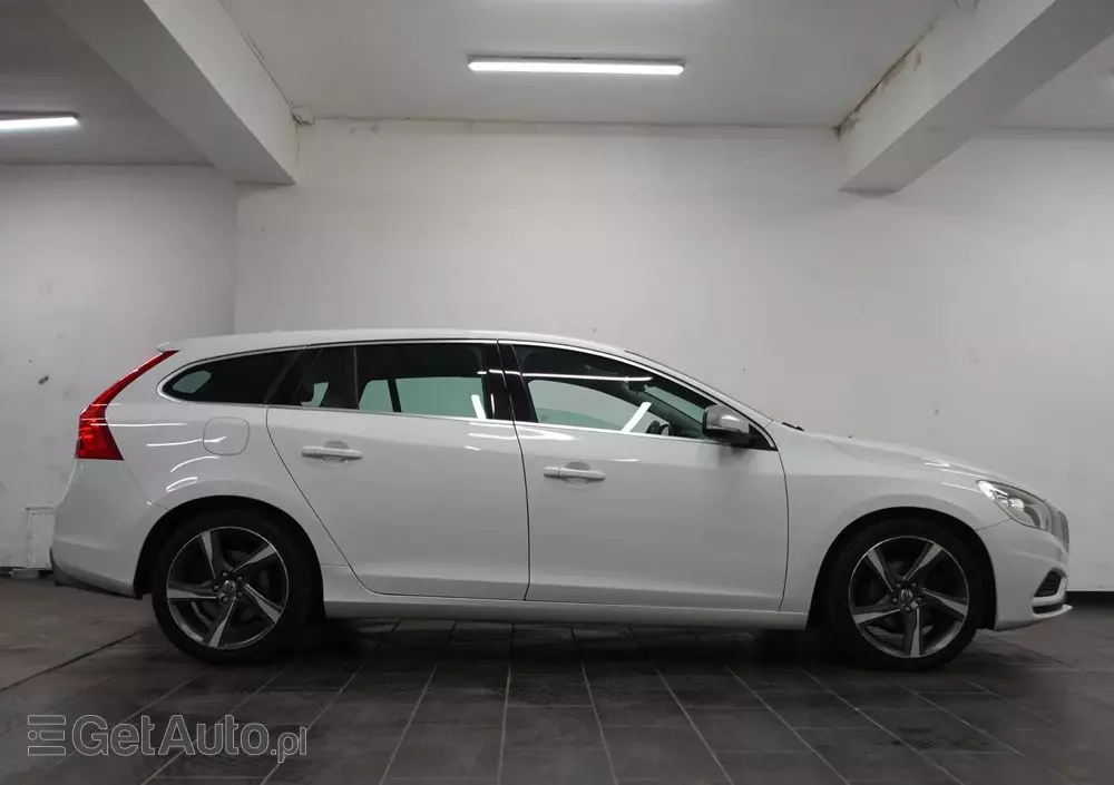 VOLVO V60 D3 R-Design