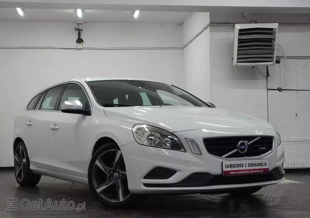 VOLVO V60 D3 R-Design