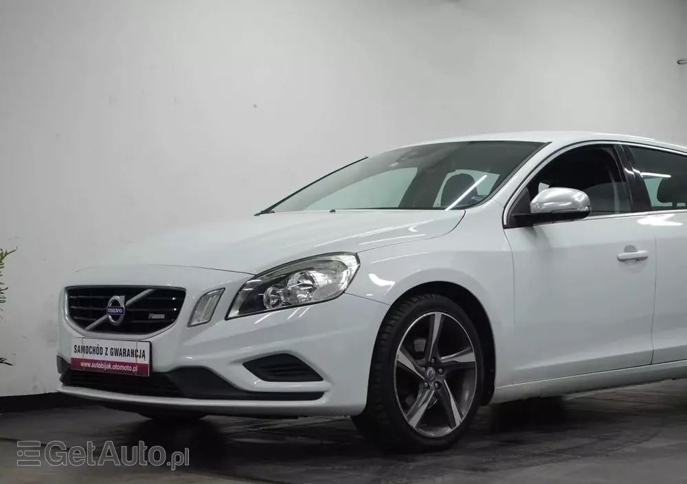 VOLVO V60 D3 R-Design