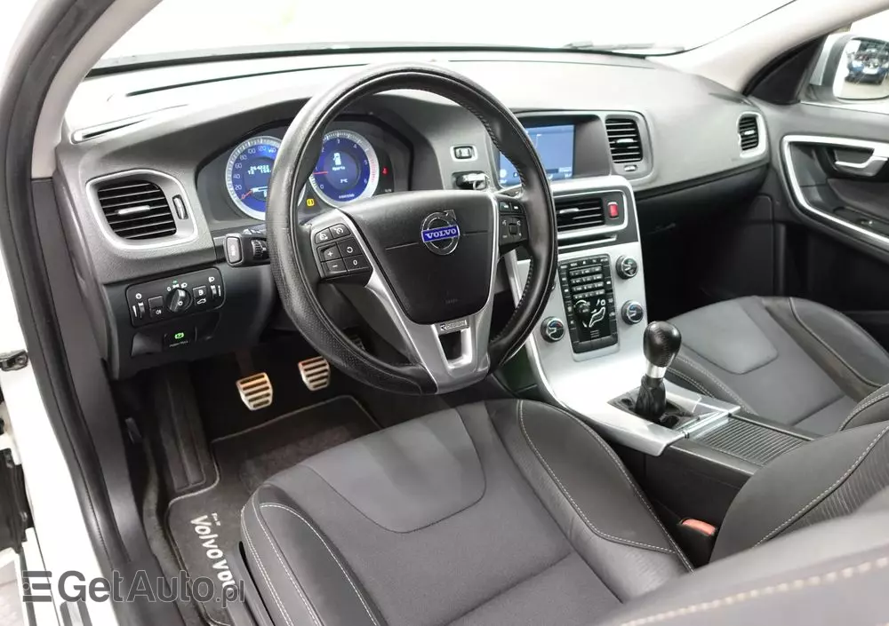 VOLVO V60 D3 R-Design