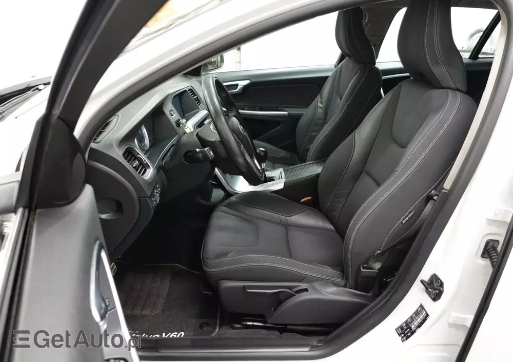 VOLVO V60 D3 R-Design