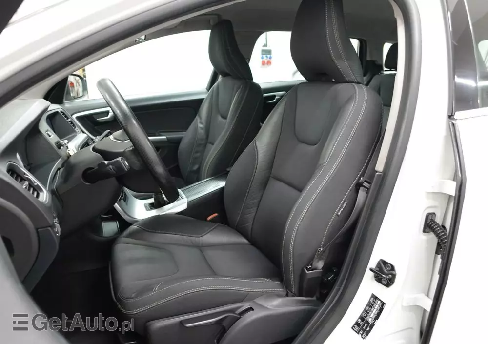 VOLVO V60 D3 R-Design