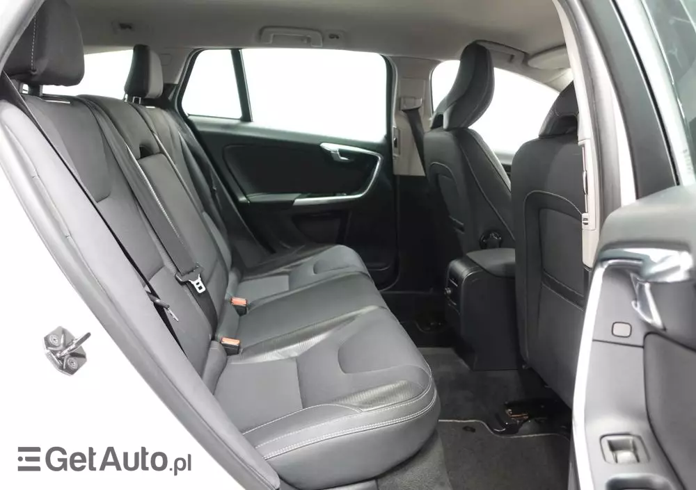 VOLVO V60 D3 R-Design