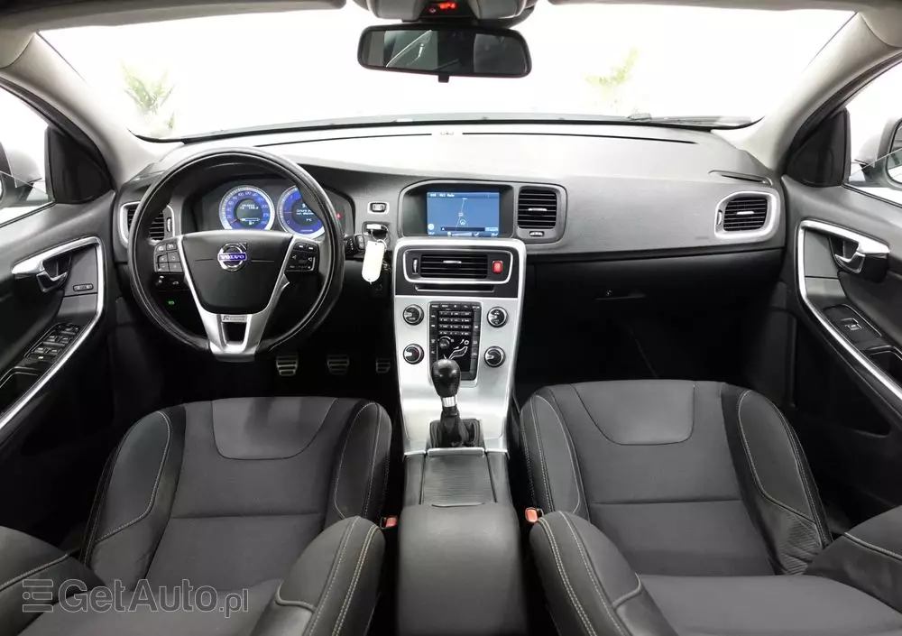 VOLVO V60 D3 R-Design