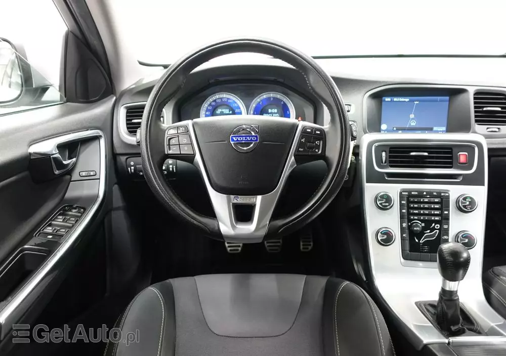 VOLVO V60 D3 R-Design