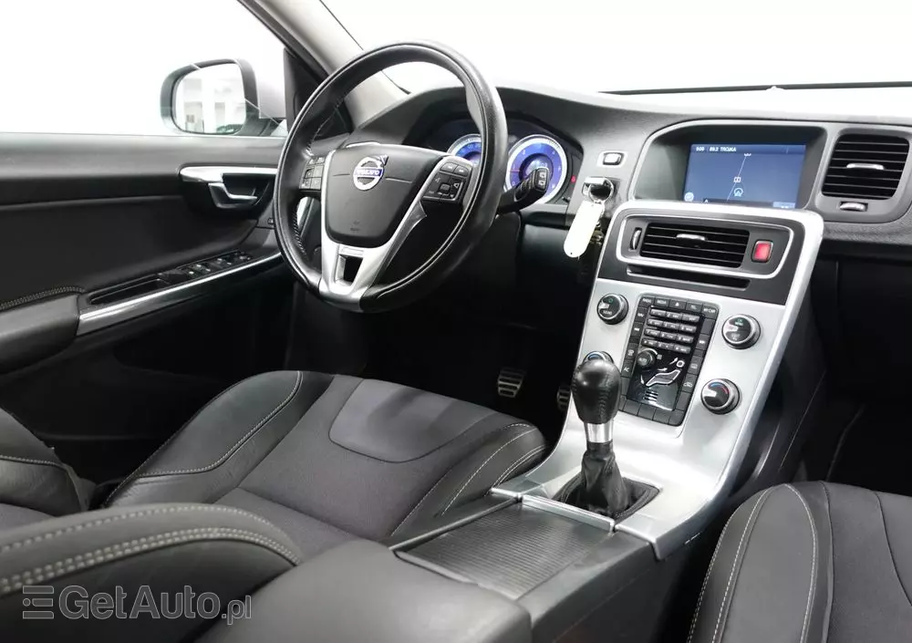 VOLVO V60 D3 R-Design