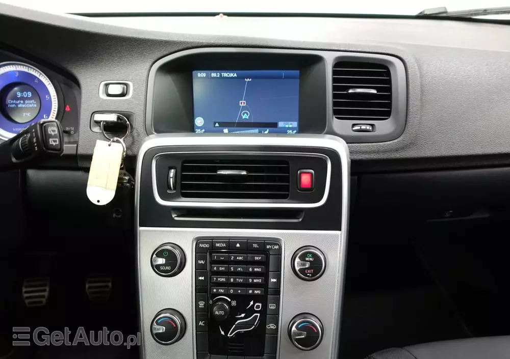 VOLVO V60 D3 R-Design