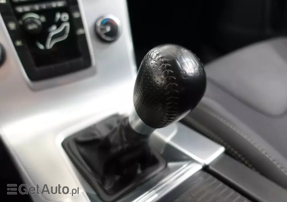 VOLVO V60 D3 R-Design