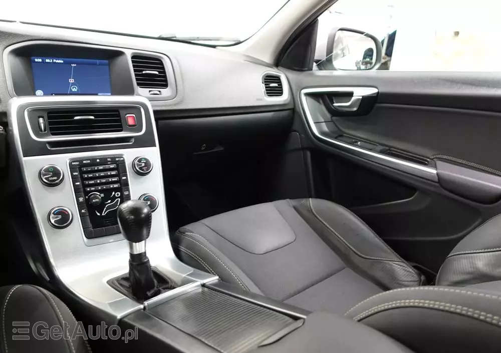 VOLVO V60 D3 R-Design