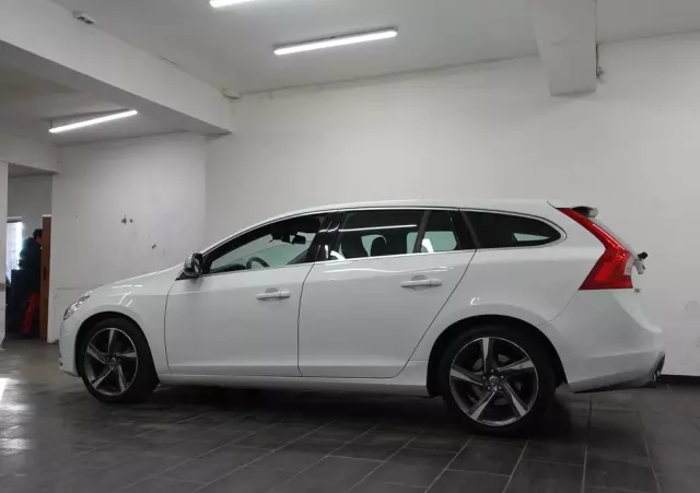 VOLVO V60 D3 R-Design