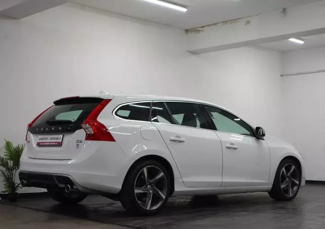 VOLVO V60 D3 R-Design