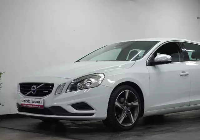 VOLVO V60 D3 R-Design