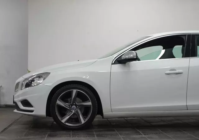 VOLVO V60 D3 R-Design