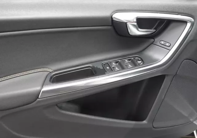 VOLVO V60 D3 R-Design