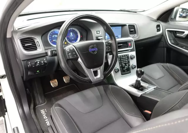 VOLVO V60 D3 R-Design