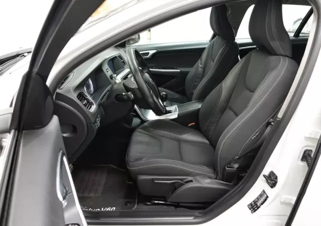 VOLVO V60 D3 R-Design