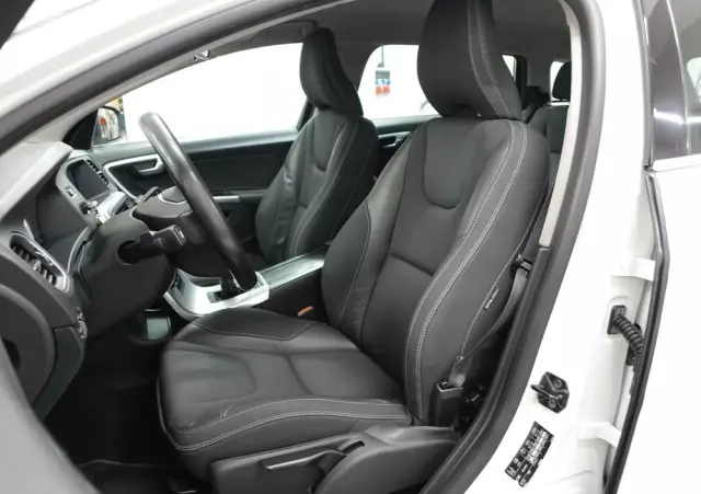 VOLVO V60 D3 R-Design