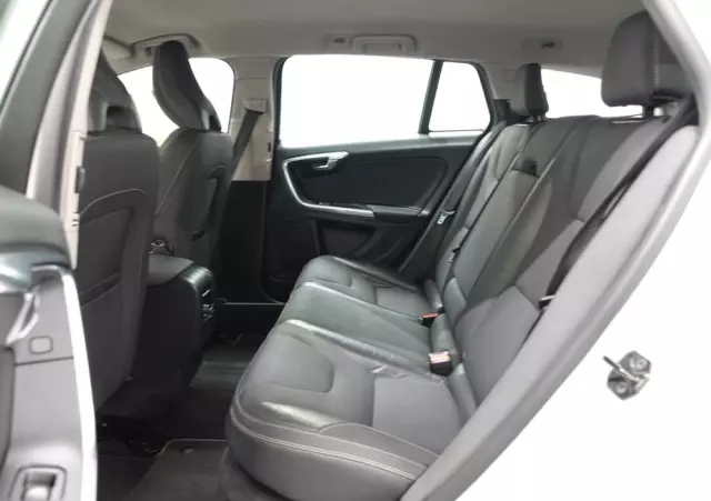 VOLVO V60 D3 R-Design