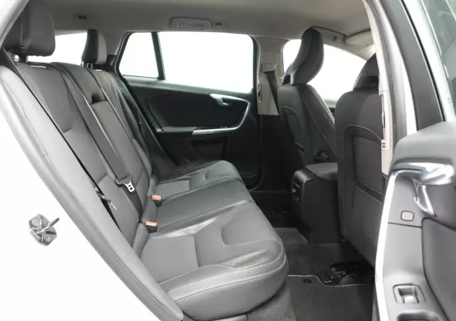 VOLVO V60 D3 R-Design