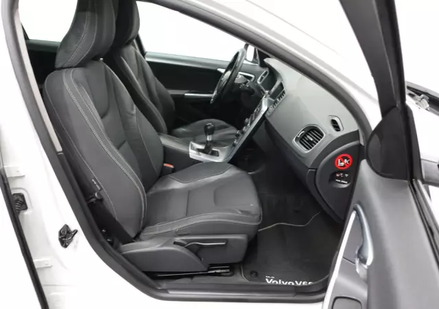 VOLVO V60 D3 R-Design