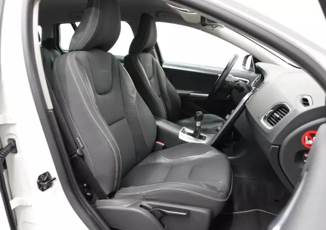 VOLVO V60 D3 R-Design