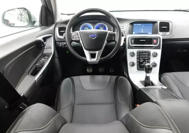 VOLVO V60 D3 R-Design