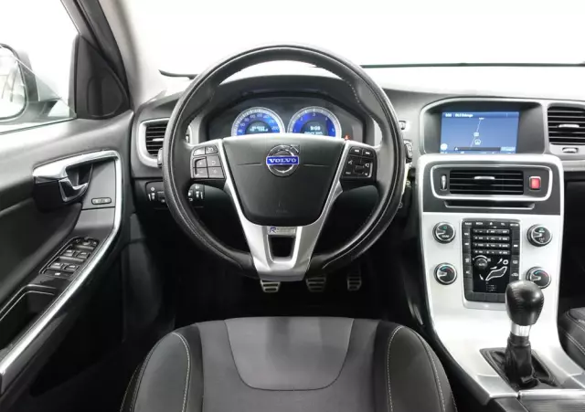 VOLVO V60 D3 R-Design
