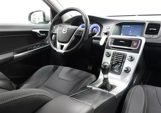 VOLVO V60 D3 R-Design