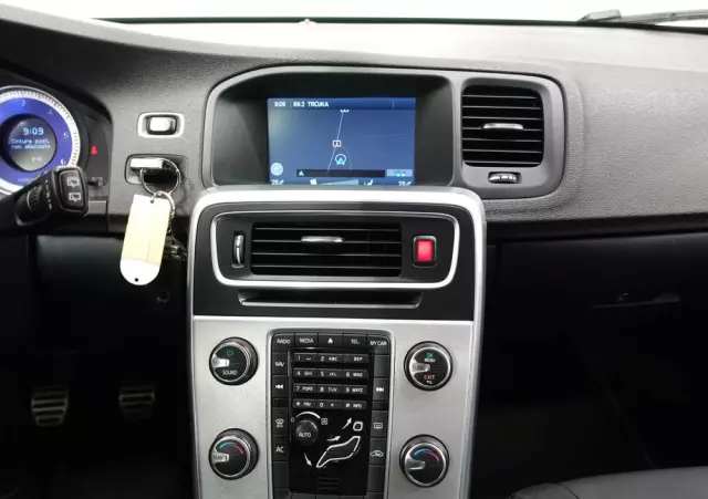 VOLVO V60 D3 R-Design