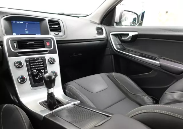 VOLVO V60 D3 R-Design