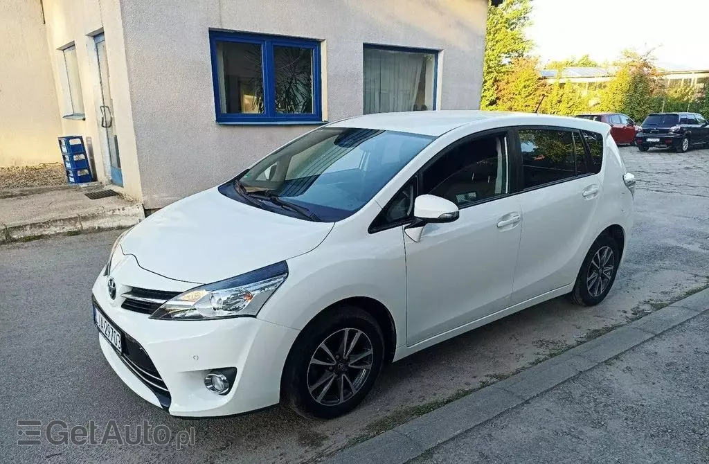 TOYOTA Verso 
