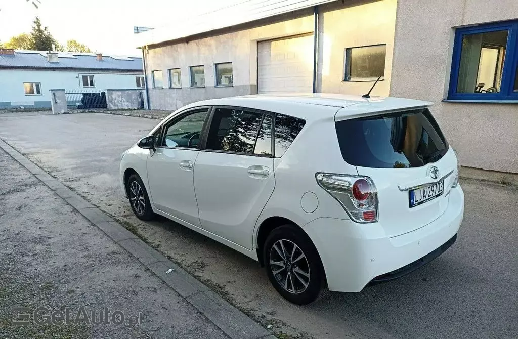 TOYOTA Verso 