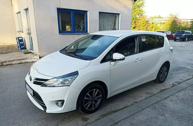 TOYOTA Verso 