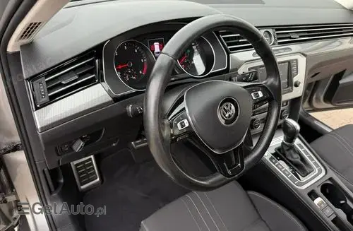 VOLKSWAGEN Passat Alltrack 