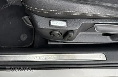 VOLKSWAGEN Passat Alltrack 