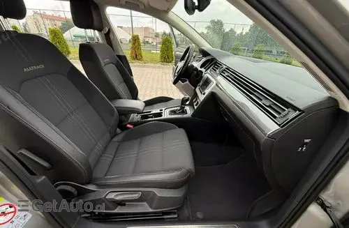 VOLKSWAGEN Passat Alltrack 