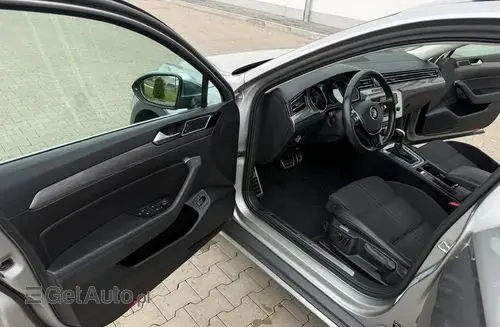 VOLKSWAGEN Passat Alltrack 