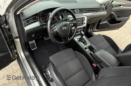 VOLKSWAGEN Passat Alltrack 