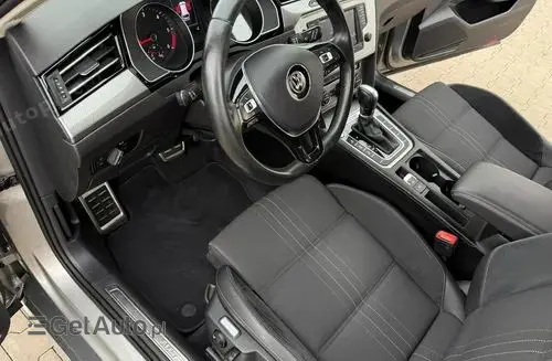 VOLKSWAGEN Passat Alltrack 